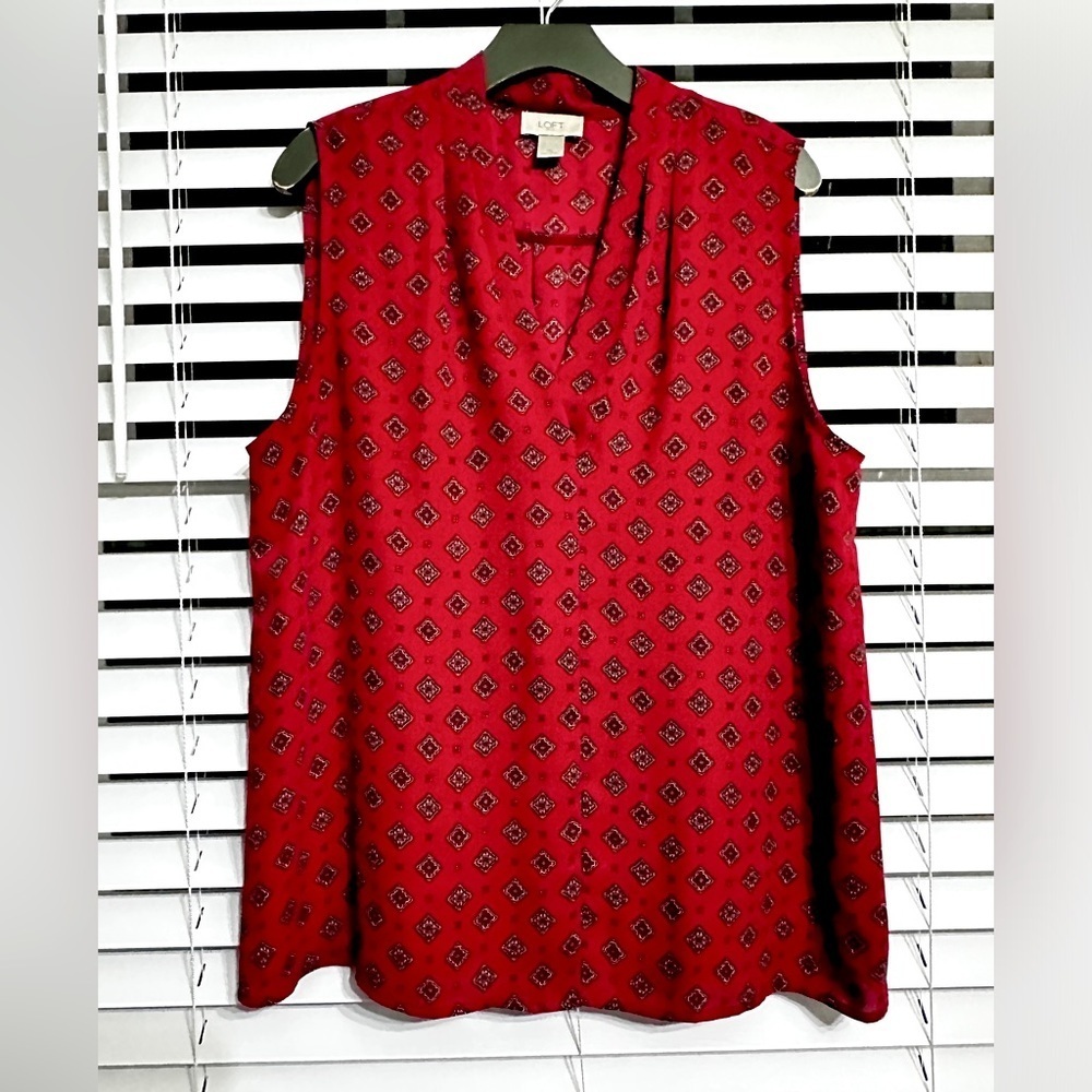Red Sleeveless Blouse with Geometric Pattern Size XL excellent condition.
